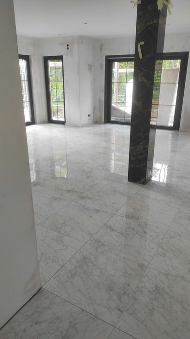 Поставяне на плочки