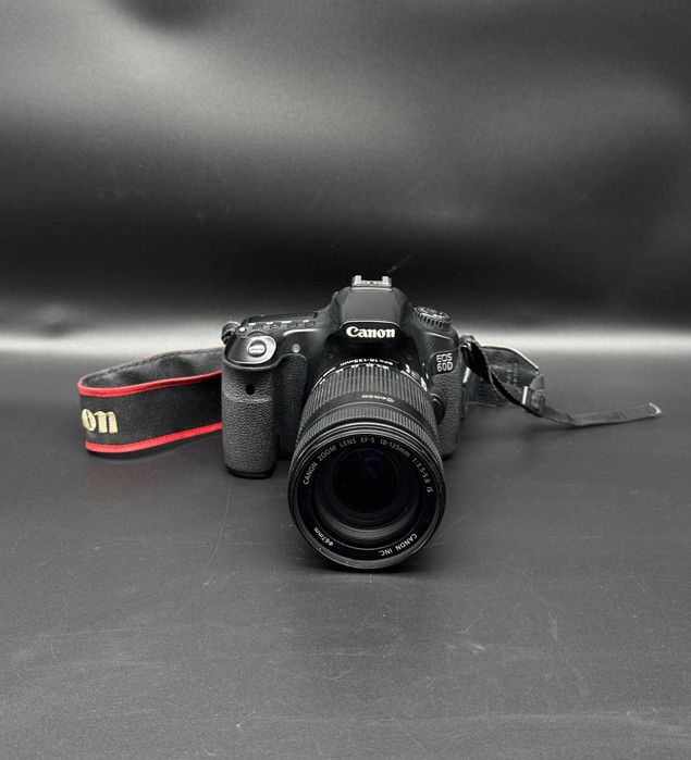 Canon EOS 60D CANON ZOOM LENS EF-S 18-135mm 1:3.5-5.6 IS