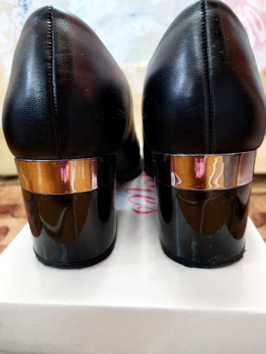 Обувки с дебел ток