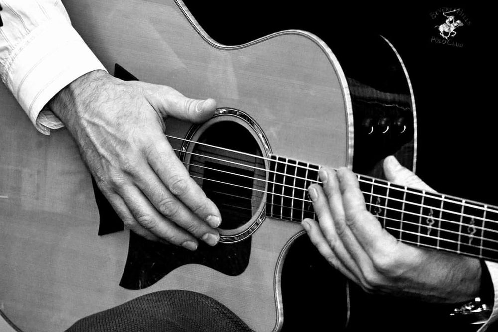 Lecții chitară pentru începători Otopeni curs chitară adulți și copii