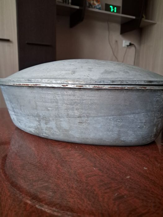 Продам . утятницу