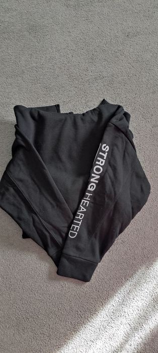 Hanorac negru unisex.