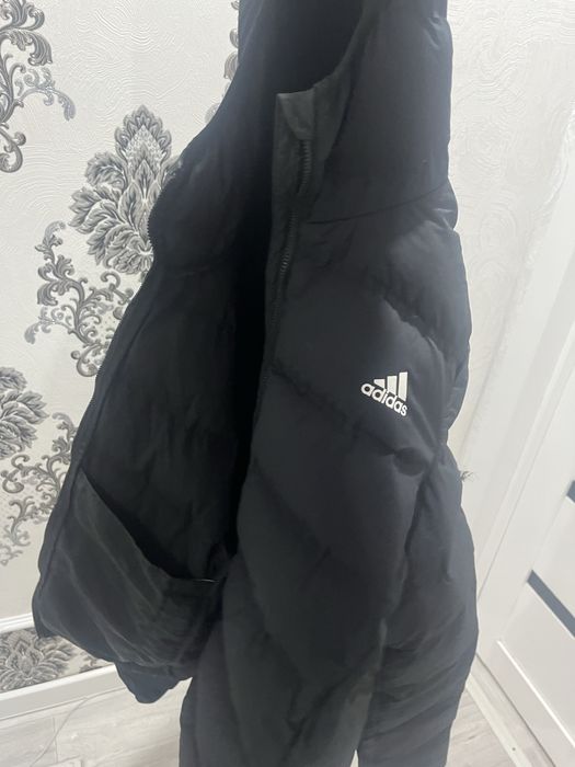 Продается куртка adidas