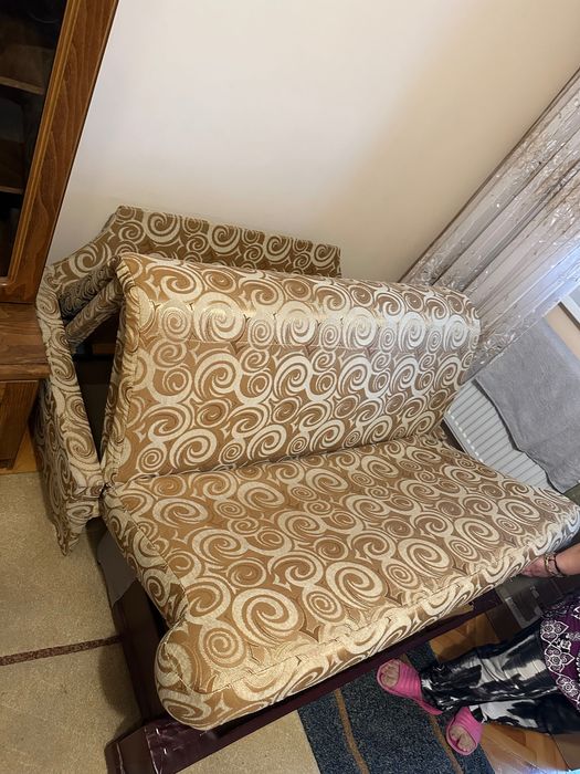 Canapea extensibilã+ spațiu depozitare