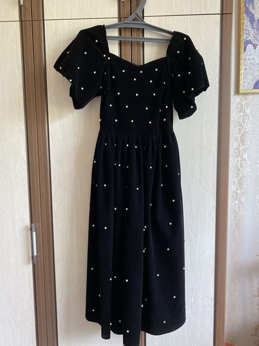 Черное платье со стразами за 3000 тг