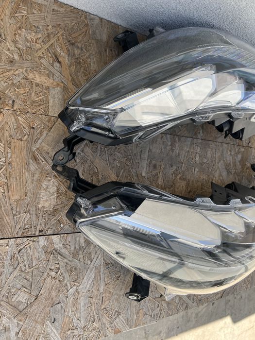 Far drepta Toyota Corolla Cross LED Originale Europa