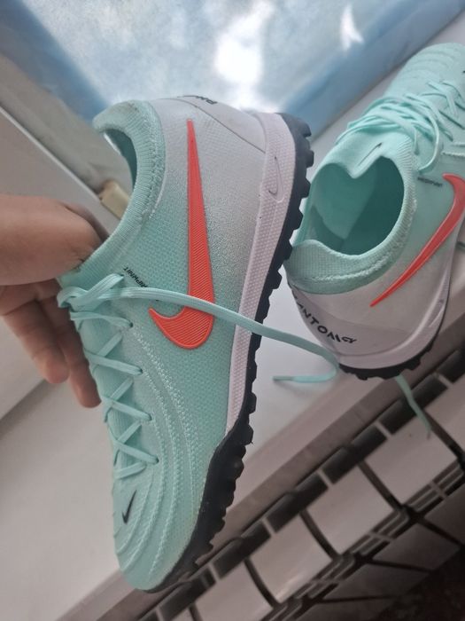 Nike Phantom GX.