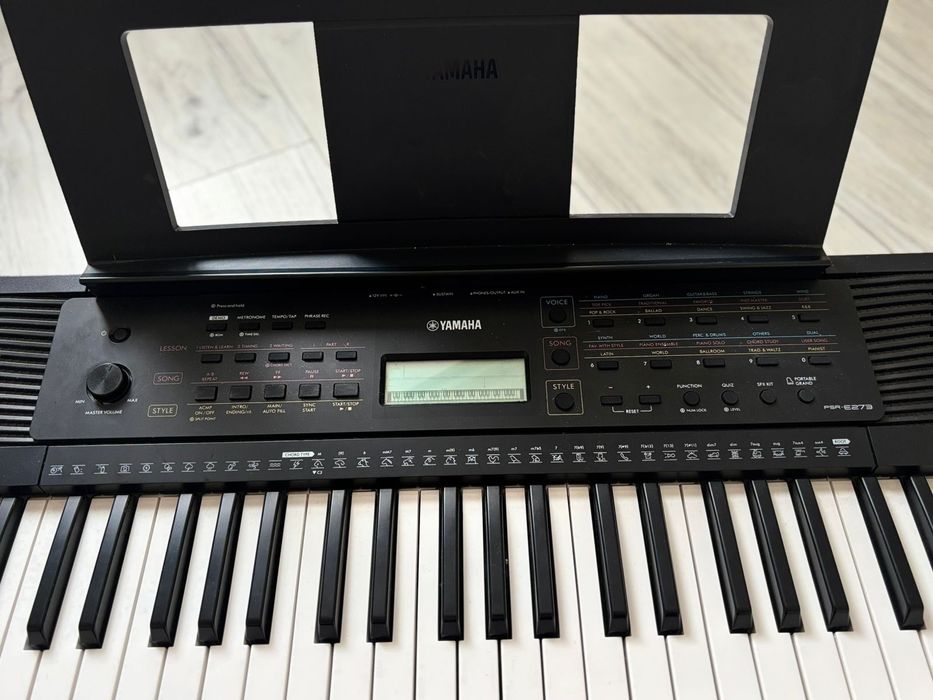 Продаю синтезатор в отличном состоянии