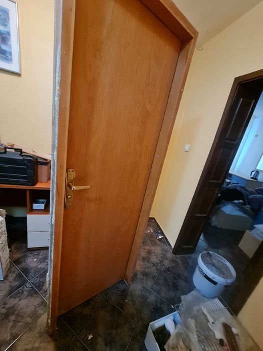 Врата , врати за баня интериорни, брави