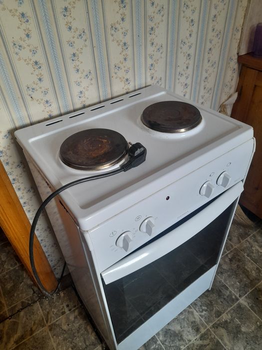 Электро плита с духовкой