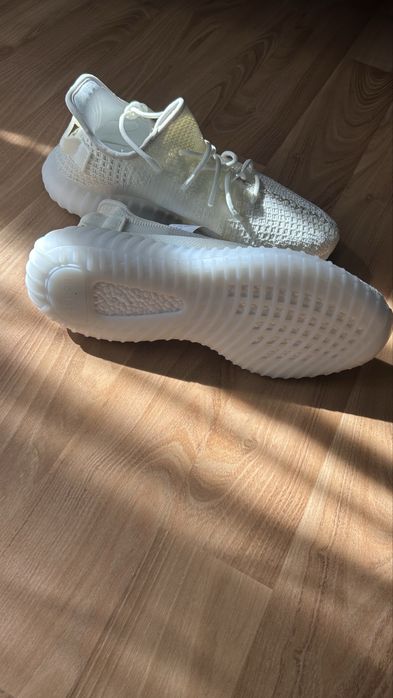 adidasi yeezy350 v2