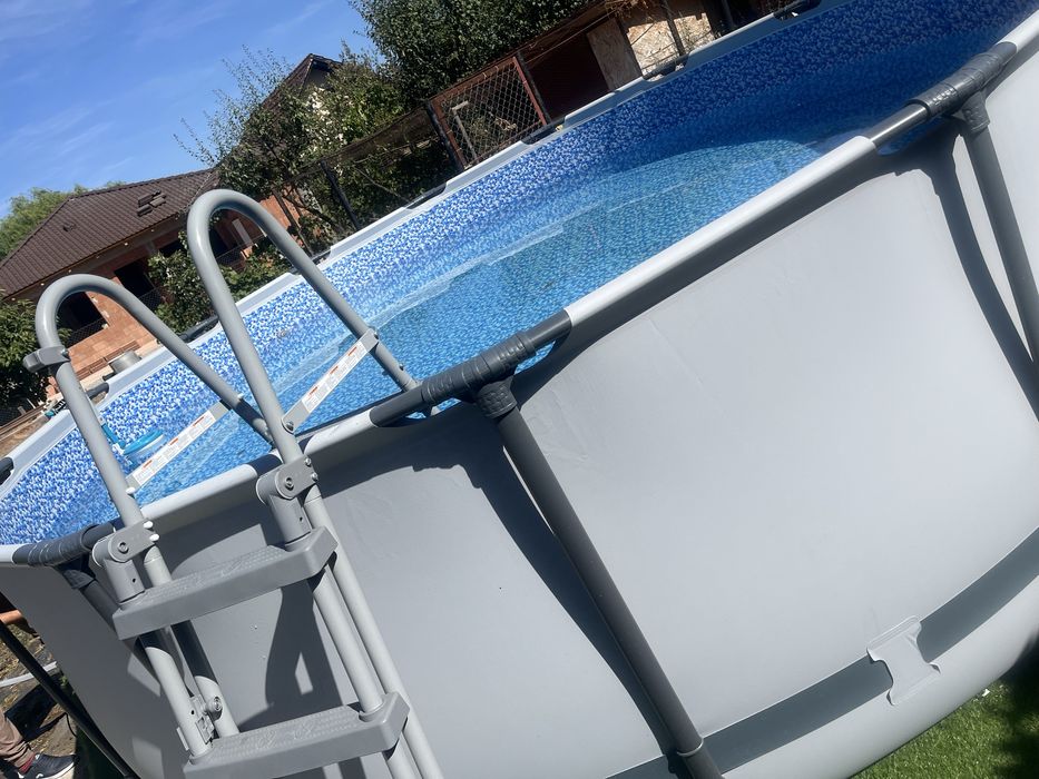 Piscina mare noua