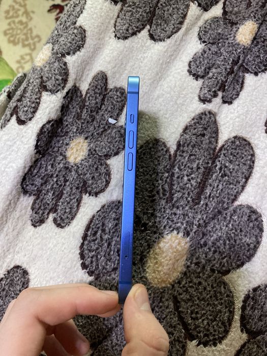 Продам айфон 13