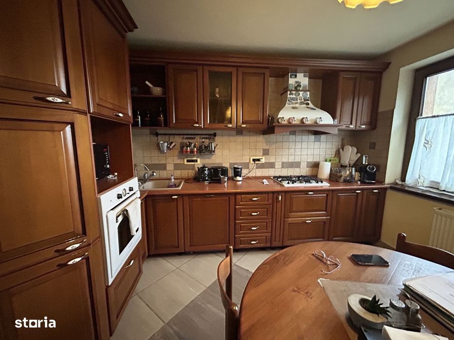 Vand vila deosebiata, in Subcetate, P+E+D,st.1.000 mp,sc.332 mp.