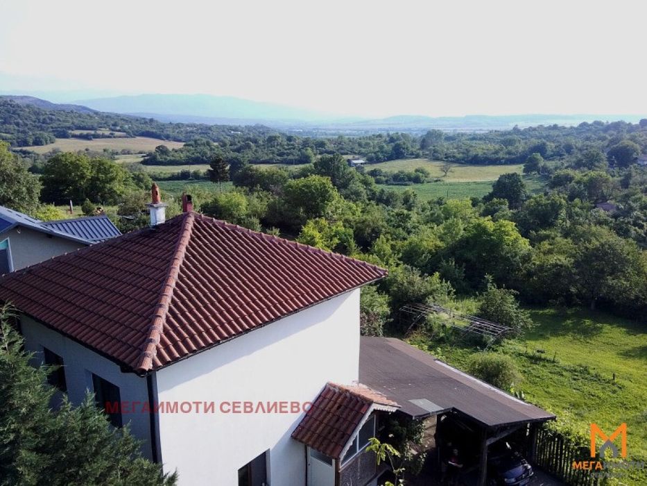 Продажба Къща гр. Севлиево - гр. Севлиево 200m² и двор 2300m²