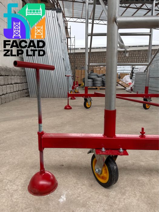 Передвижные леса на колёсах с поддоном и секцией безопасности