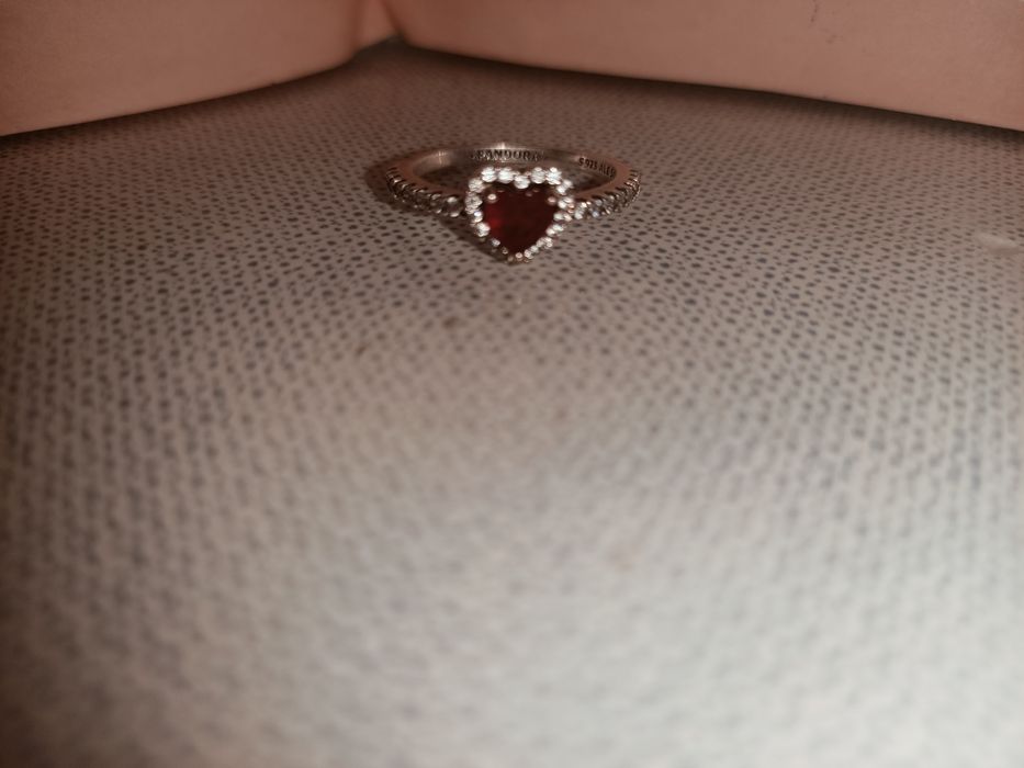 Кольцо «Возвышенное красное сердце»