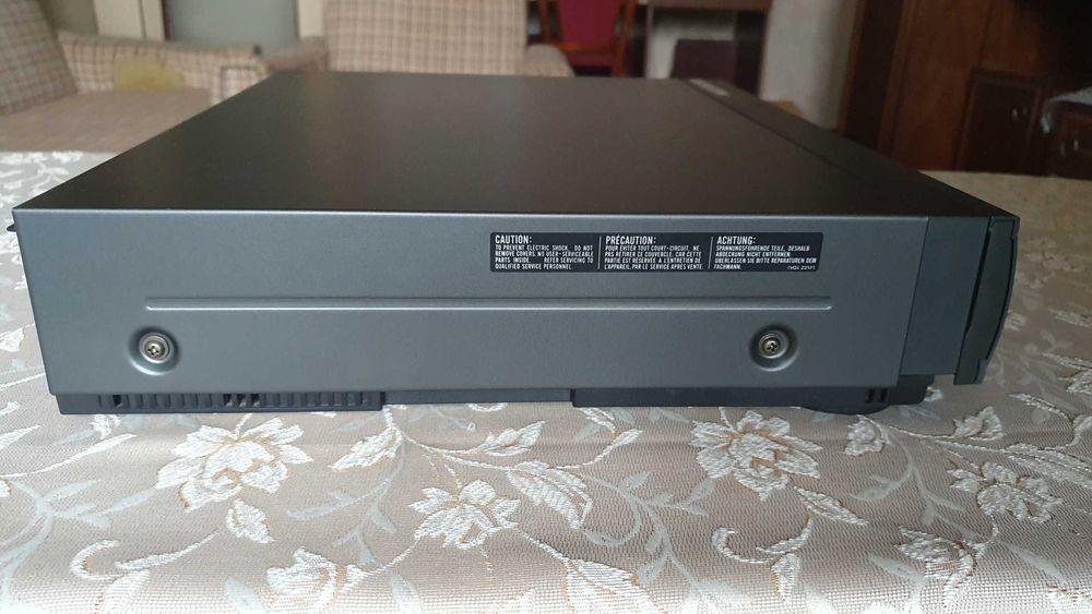 Видеокасетофон VHS Panasonic NV-F70B