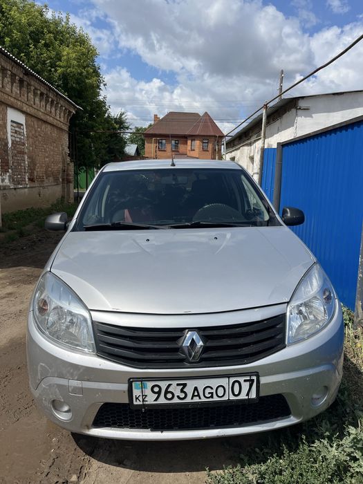 Продам машину Renault Sandero