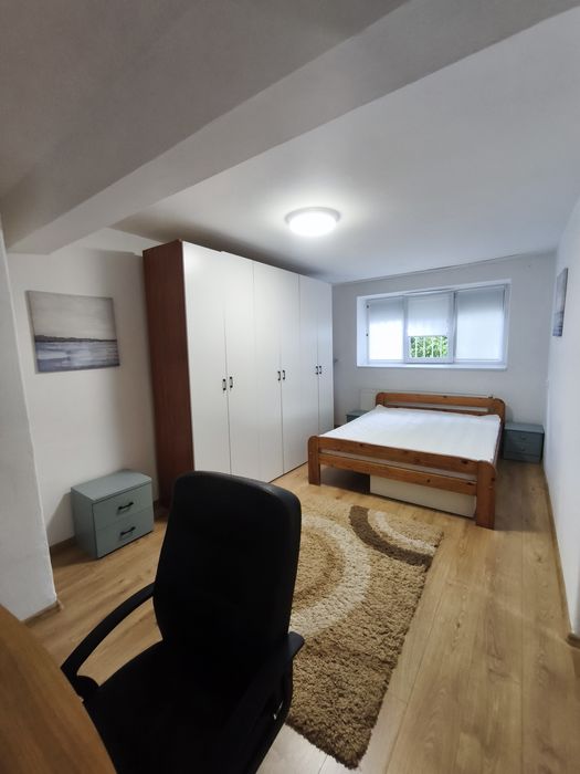Închiriez apartament cu 1 cameră în 7 Noiembrie - lângă Spital / UMF