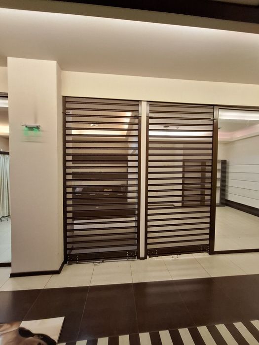 Дограма, ролетни врати за магазин, витрини