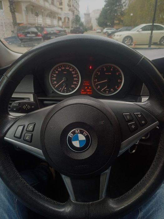 BMW 523 Автомобиль