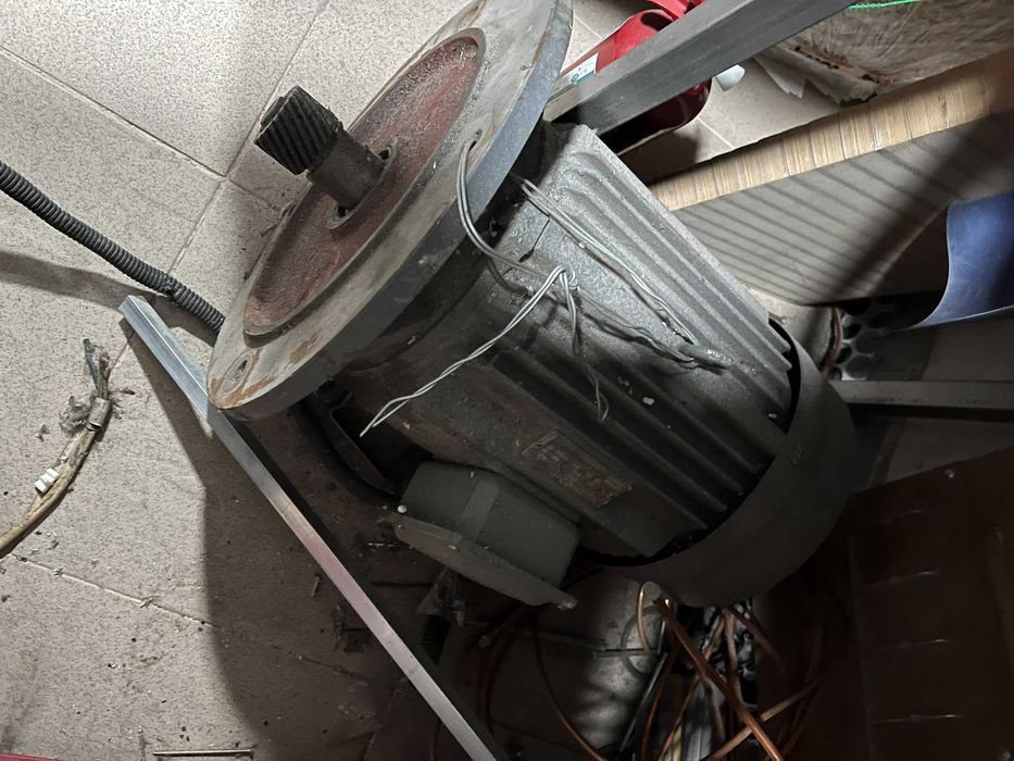 Motor electric industrial mare cu flansa si pinion