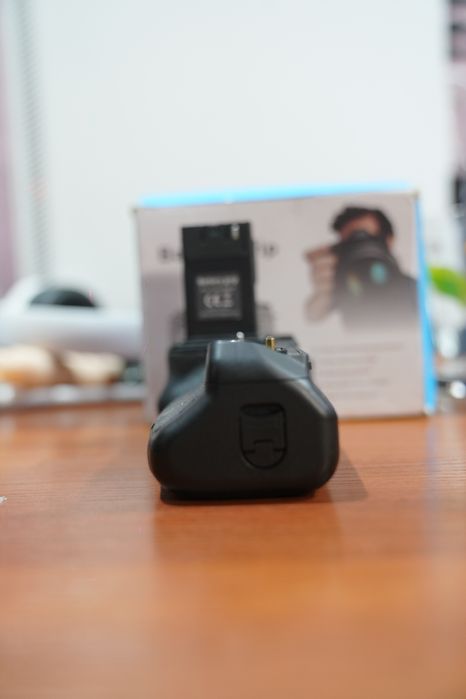 «Батарейная ручка для Canon EOS R, китайский аналог BG-E22».
«Батарейн