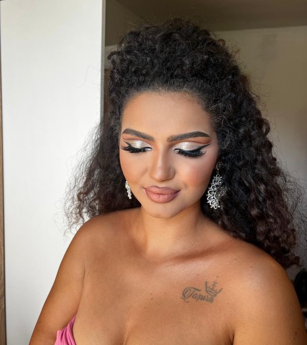 Machiaj și coafat la domiciliu