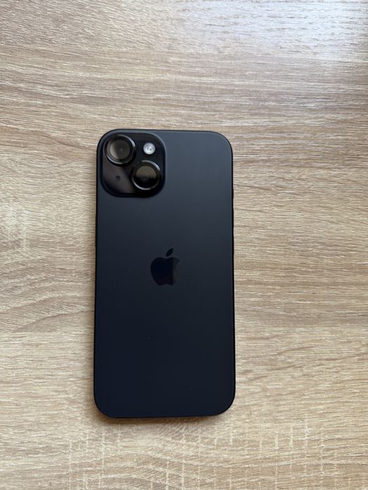 IPhone 15 256 ГБ еще на гарантии