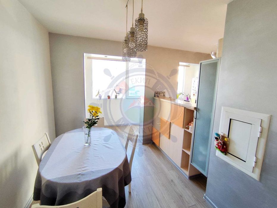 Четиристаен обзаведен апартамент в Цветен квартал, гр.Варна