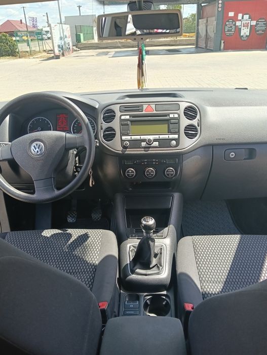 Vând Volskwagen Tiguan 1,4 benzină, gri, 2008, preț 5300 EUR NEGOCIABIL  Tel 0734194375