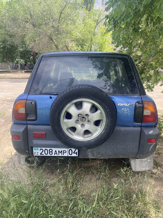 Машина Toyota Rav 4