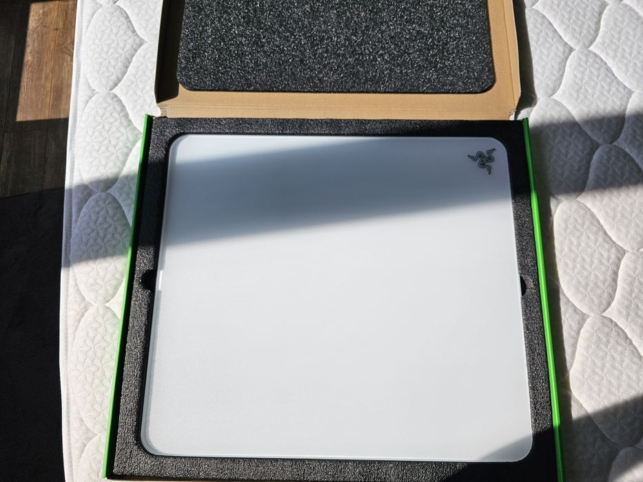 Продаю стеклянный коврик Razer Atlas!