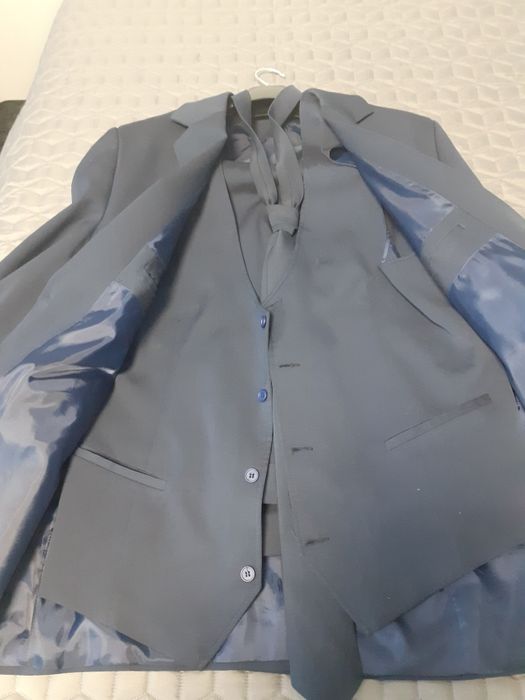 Мъжки официален костюм