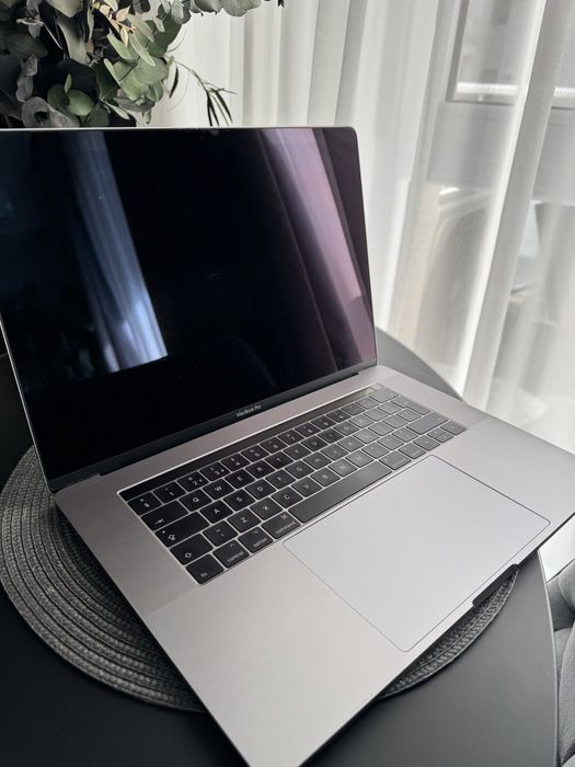macbook pro 15 2017 • Anunturi gratuite • OLX.ro