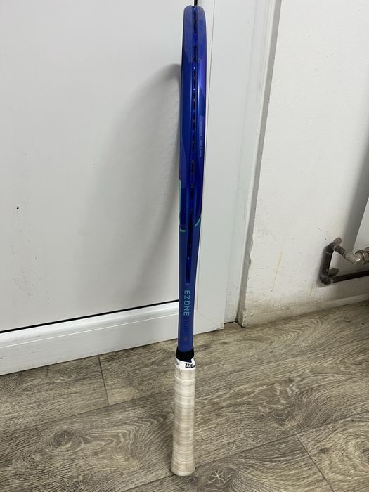 Racheta Yonex EZONE 100 - Blast Blue.