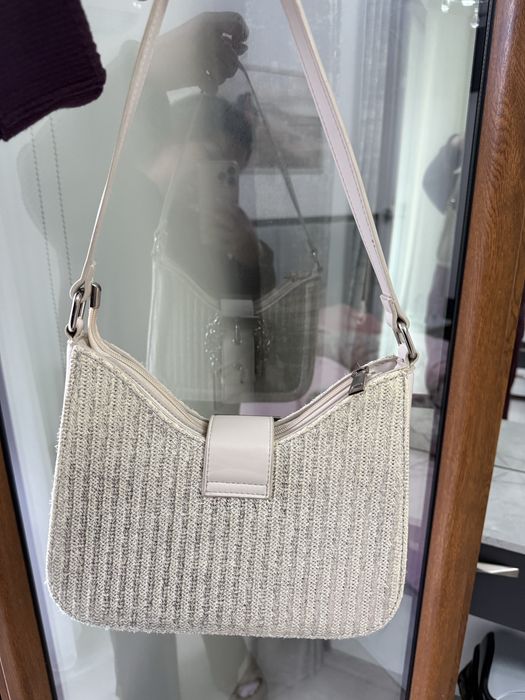 Бежева чанта,модел Versace