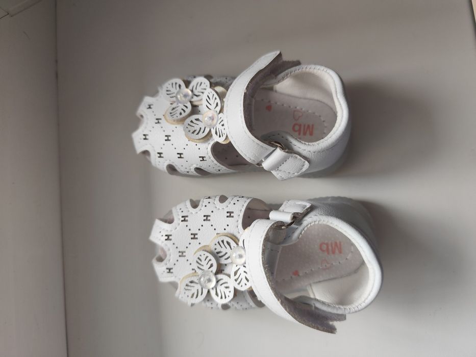 Продам детские сандалии