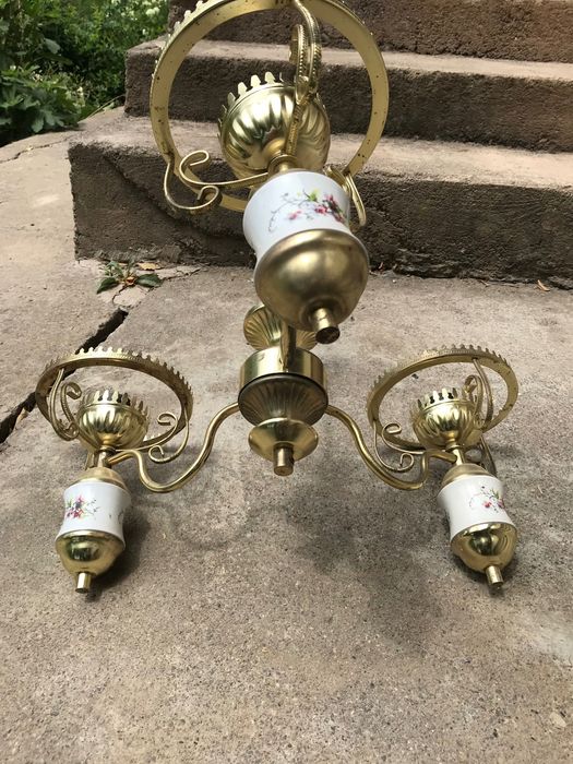 Продаю люстры для  зала, кухни  и балкона