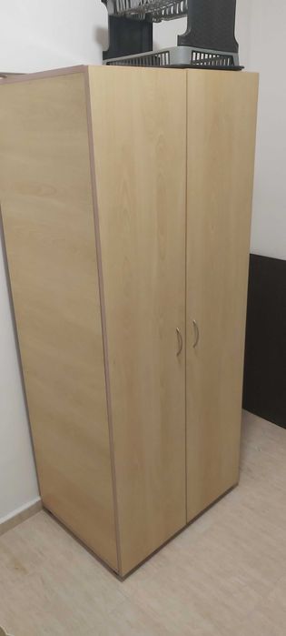 Продавам гардероб с пет отделения