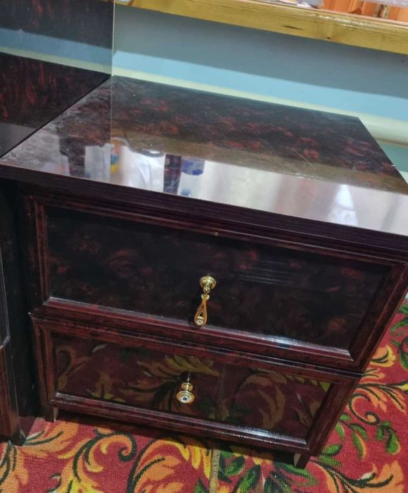 Срочно продаю спальную гарнитуру Для подробностей звоните