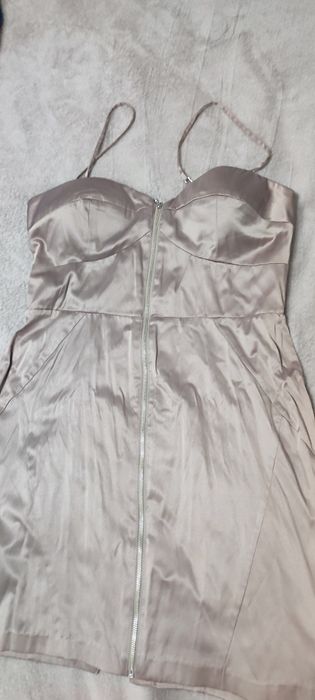 Официална рокля, три различни - сива, златна, синя, разчиствам гардеро