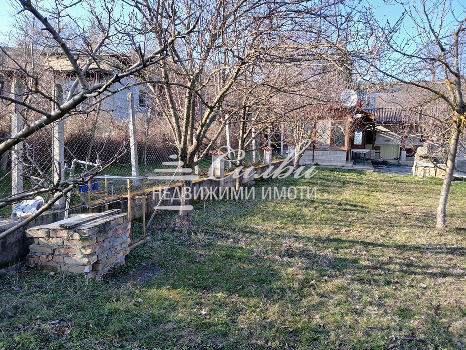 Парцел с временна постройка и каравана – местност Под Манастира!