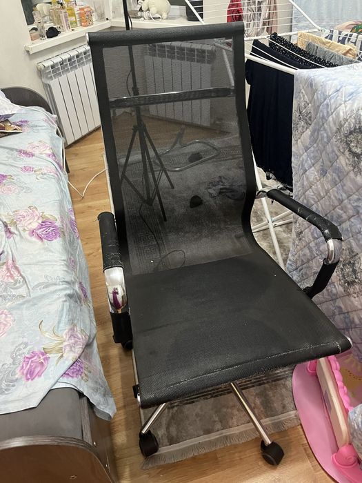 Стул для офиса с ножками