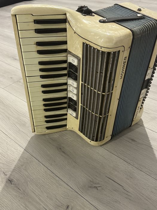 Acordeon hohner 96 basi