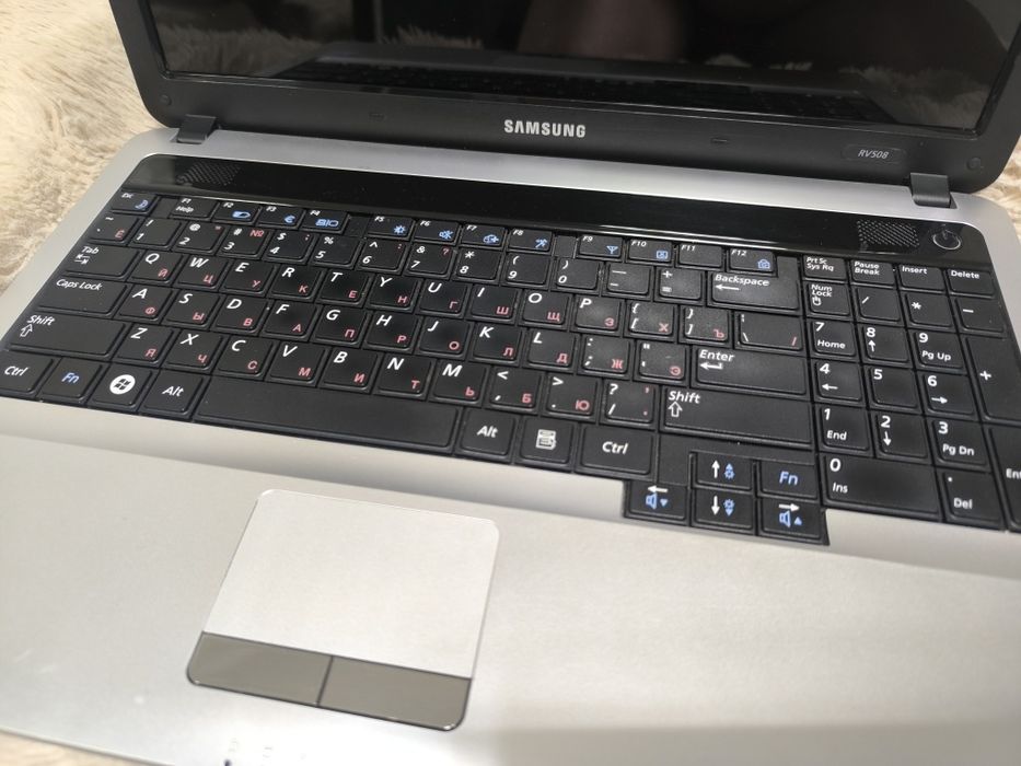 Ноутбук Samsung / SSD + HDD / 4GB ОЗУ / Батарея 2ч / Для 1С