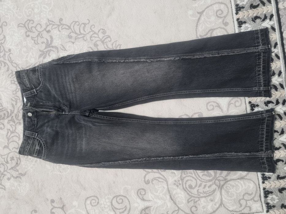 Тёмно-серые джинсы