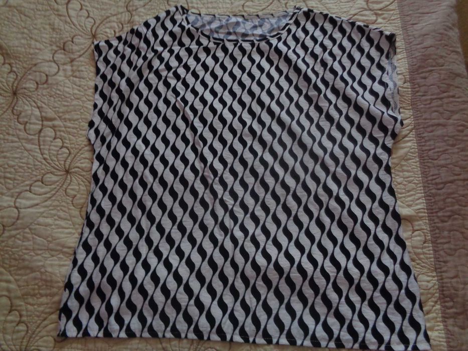 Vand bluza cu maneca scurta dama.