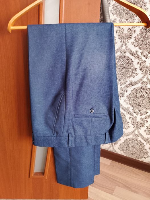 Продам костюм тройка